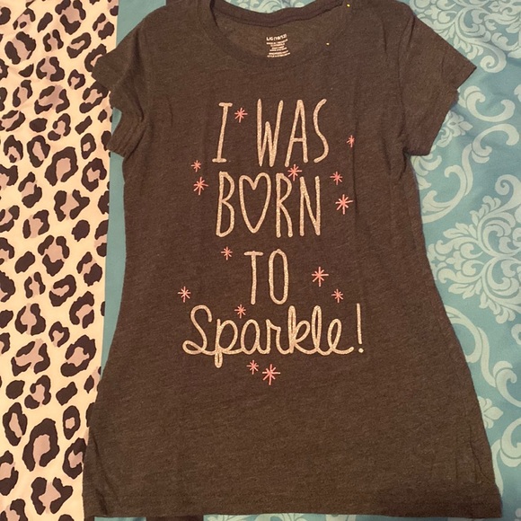 Grey T-shirt that says “ I was born to sparkle” - Picture 1 of 2
